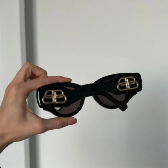 Stylish Black Sunglasses - Picture 3 of 3